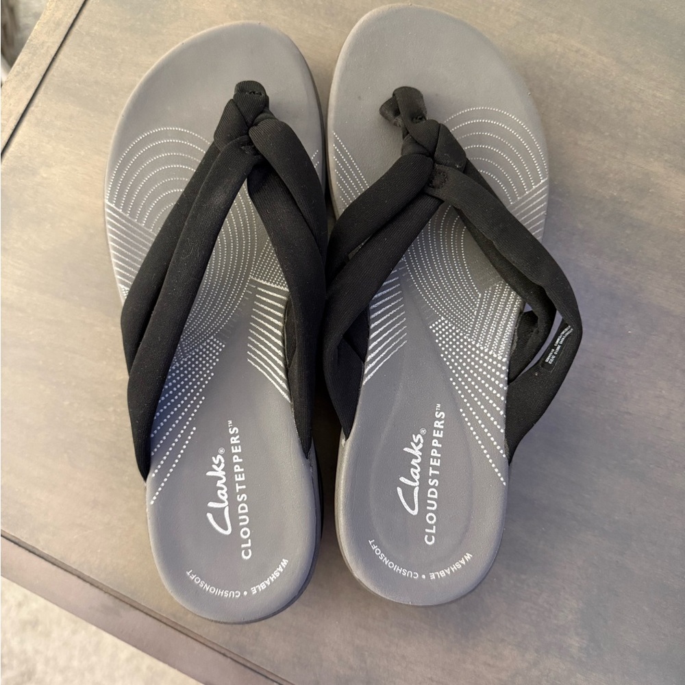 Clark’s Black and Gray Flip Flops